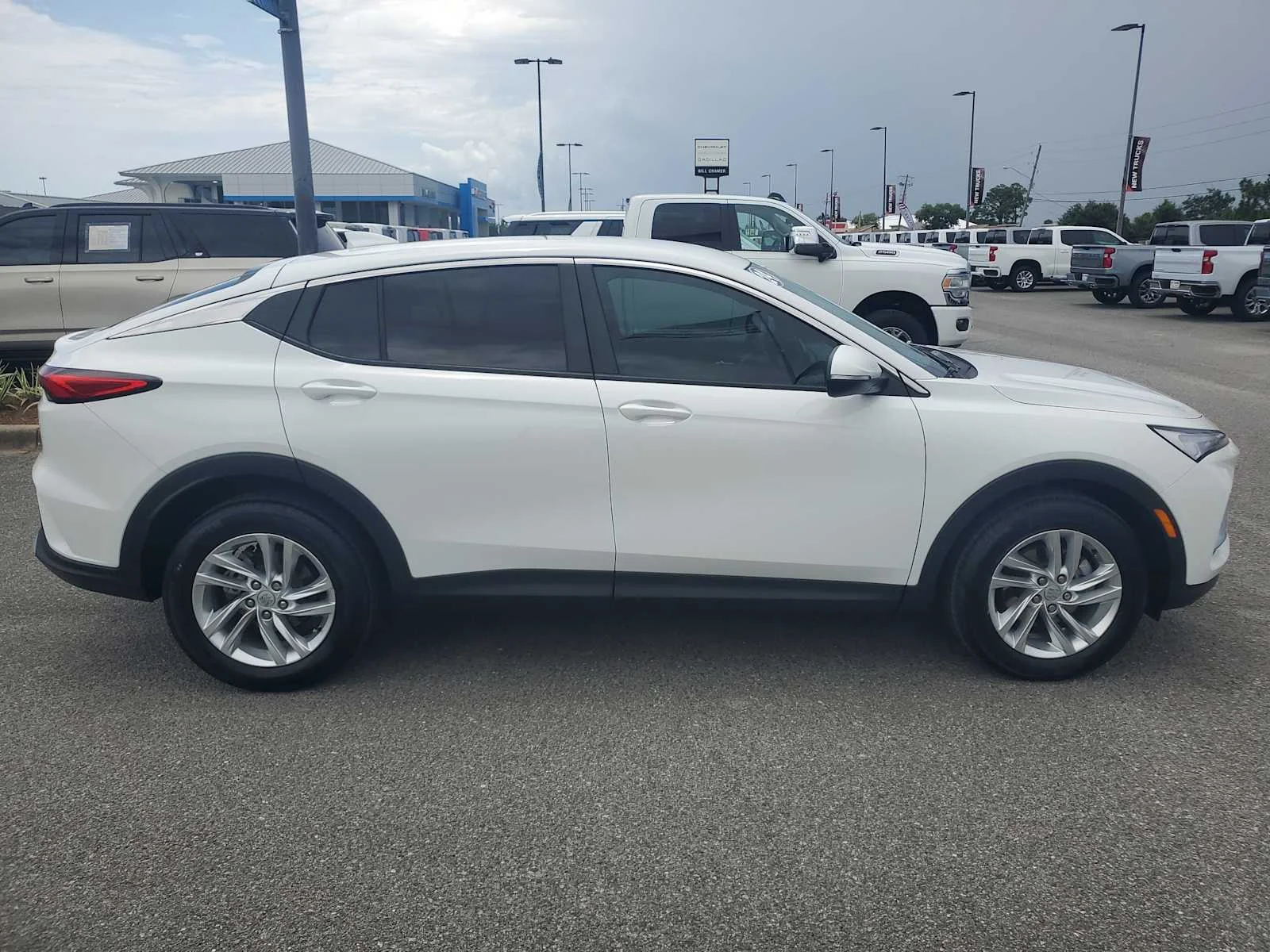 Used 2024 Summit White Buick Preferred image 9