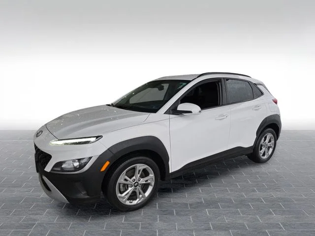 Used 2023 White Hyundai SEL image 3