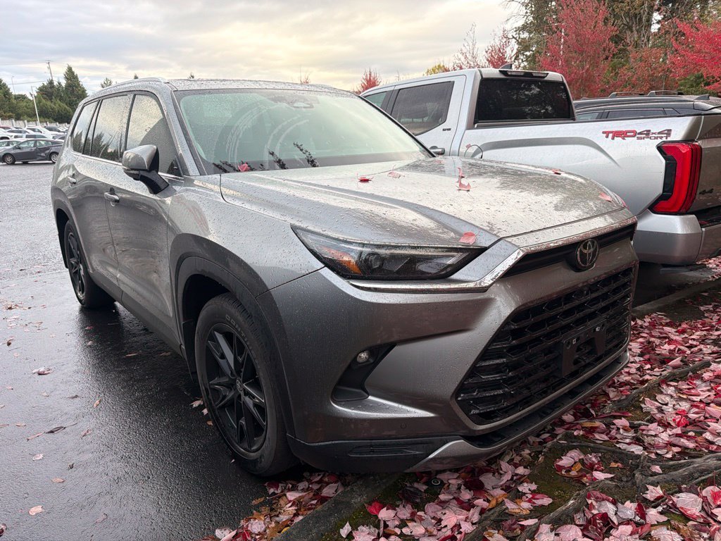 Certified Used 2025  Toyota Limited image 1