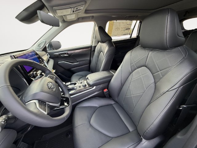 New 2026 Wind Chill Pearl <sup>1</sup> Toyota Platinum image 11