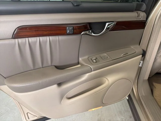 Used 2005 Light Cashmere Cadillac DHS image 13
