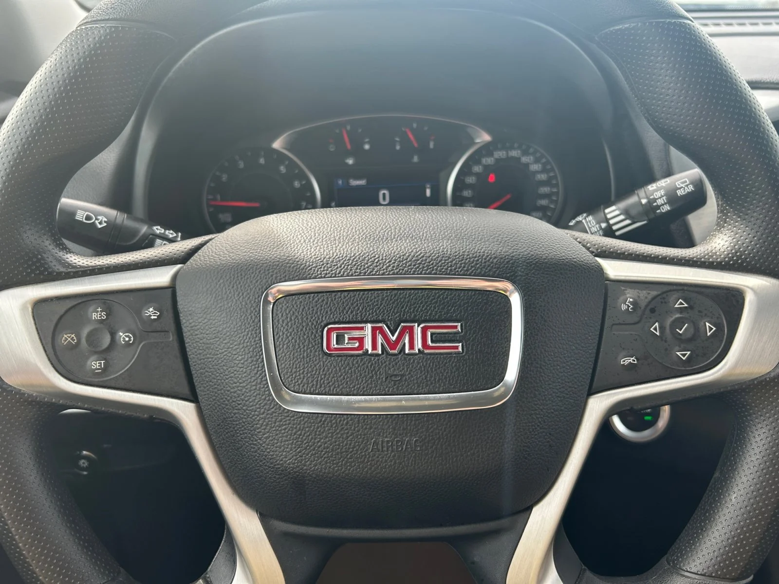 Used 2024 STERLING METALLIC GMC SLE AWD image 21