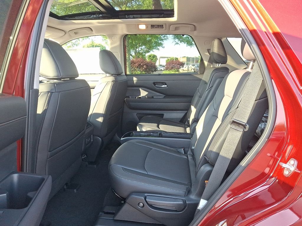 New 2026 Scarlet Ember Tintcoat Nissan SL image 5