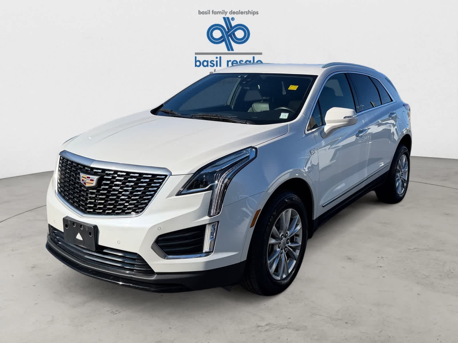 Used 2020 Crystal White Tricoat Cadillac Luxury FWD image 2