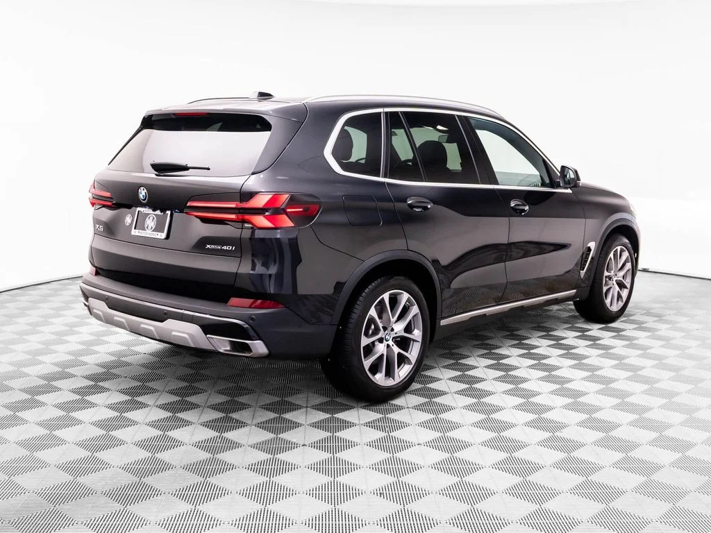 Used 2024 Black BMW xDrive40i image 5