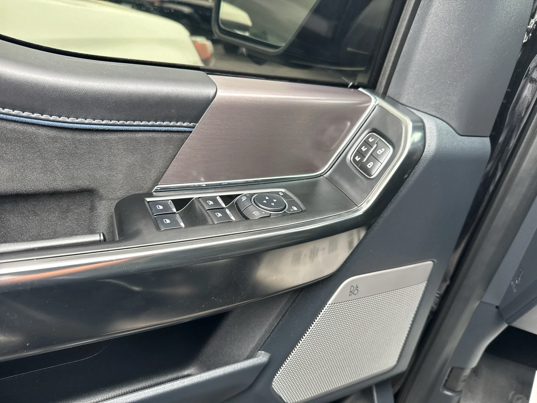Used 2025 Agate Black Metallic Ford Platinum image 10