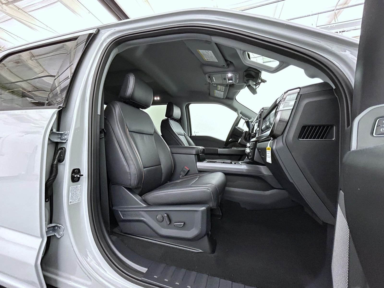 New 2026 Avalanche Ford Lariat image 15