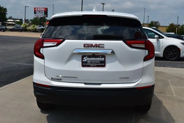 Used 2024 White GMC SLE image 6