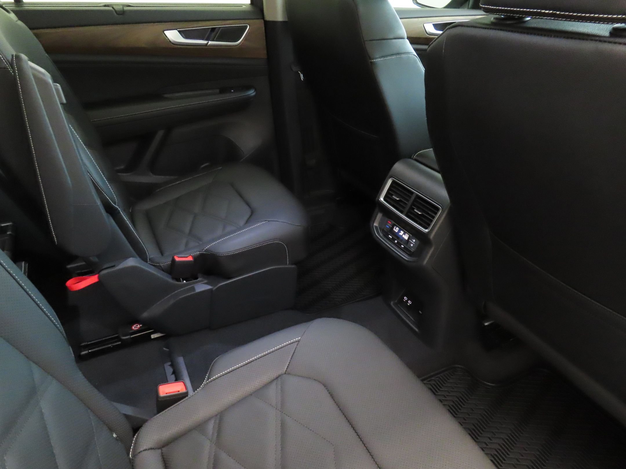 Used 2026 Gray Volkswagen 2.0T SE w/Technology image 24