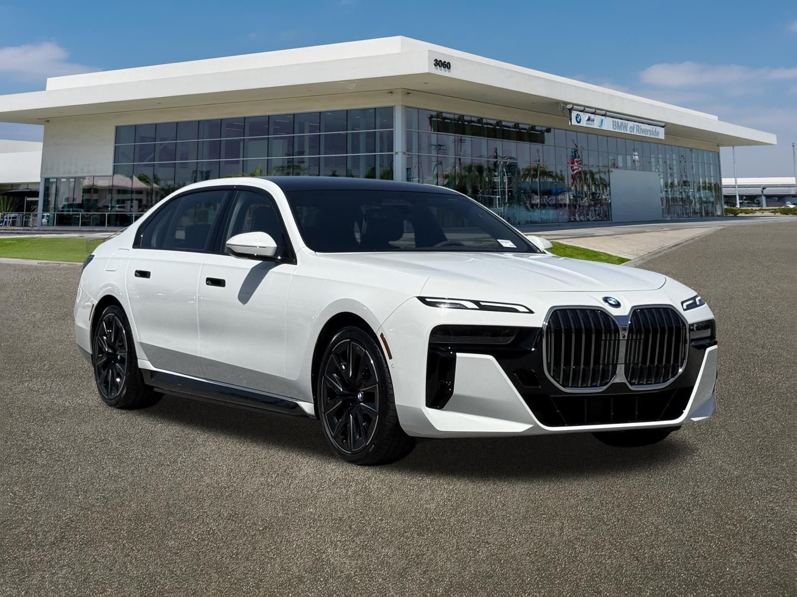 New 2026 Alpine White BMW 750e xDrive image 2