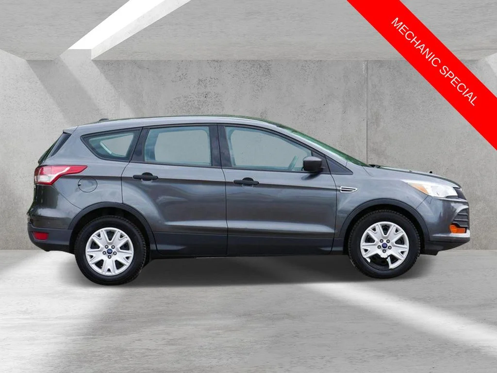 Used 2015  Ford S image 2