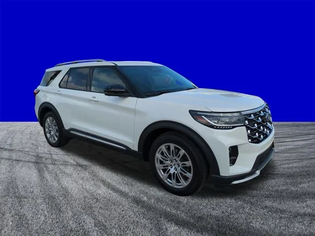 New 2026 Star White Metallic Tri-Coat Ford Platinum™ image 2