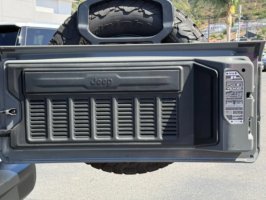 Used 2023 Gray Jeep Rubicon 20th Anniversary image 11