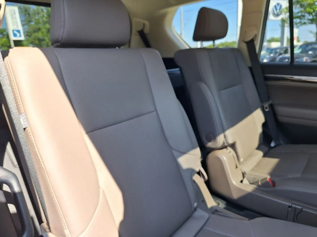 Used 2021 Blue Lexus 460 image 30