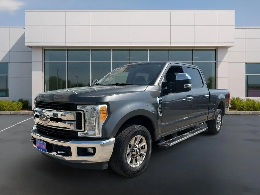 Used 2017 Magnetic Metallic Ford XLT image 4