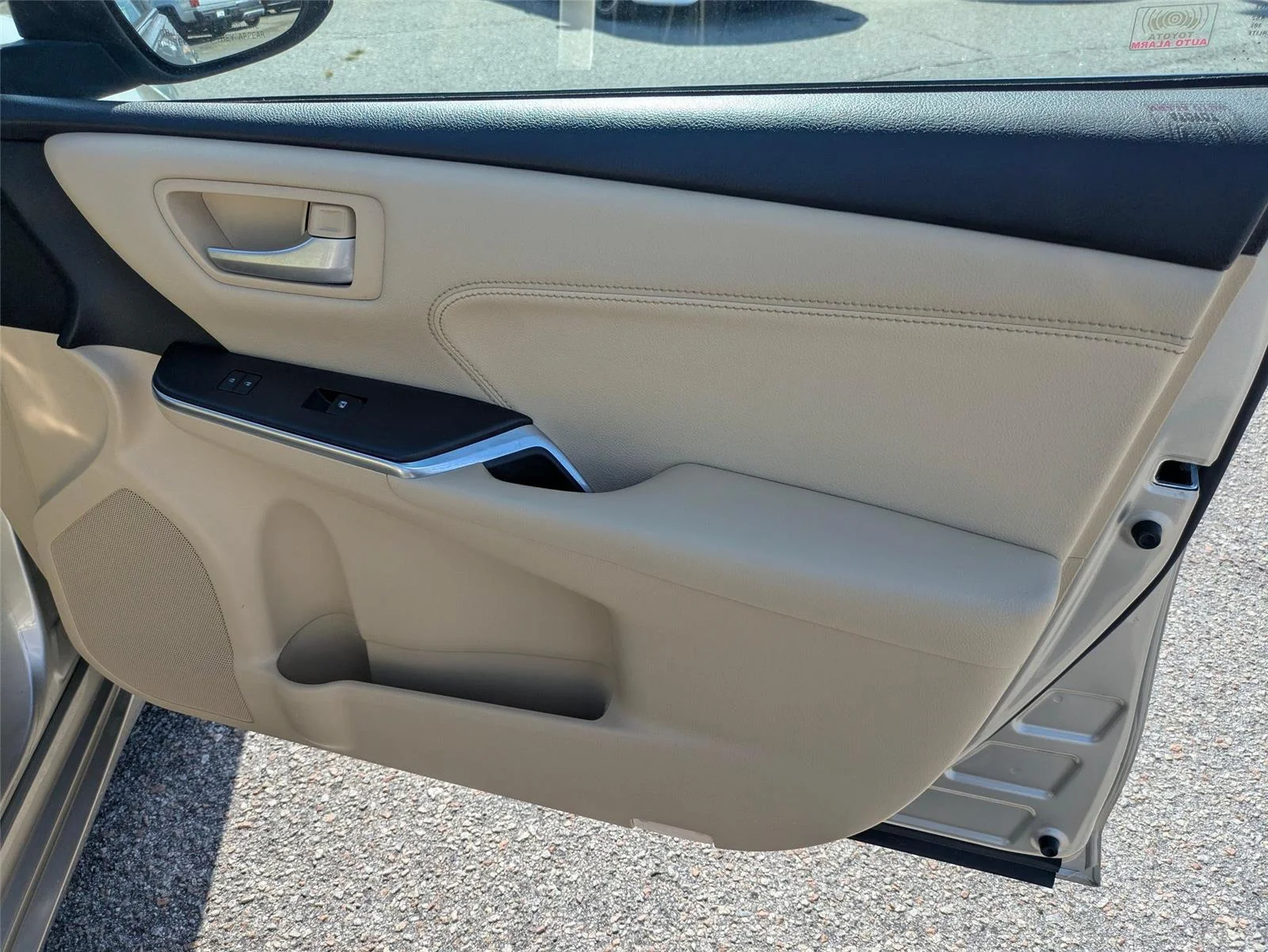 Used 2017 Creme Brulee Mica Toyota XLE image 32