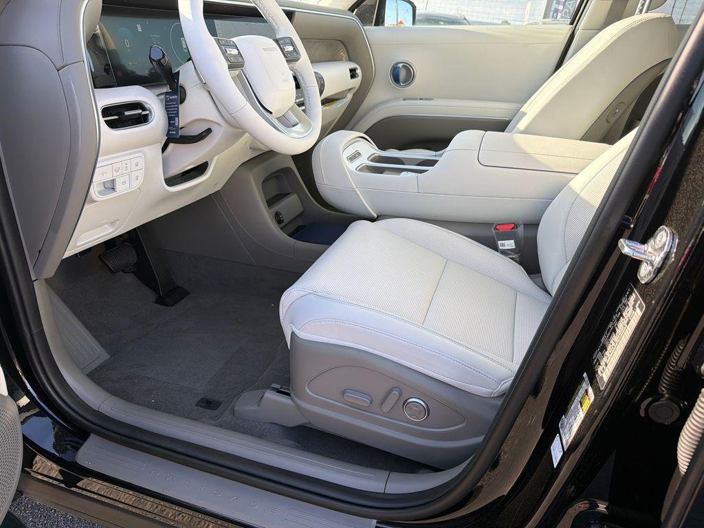New 2026 Black Hyundai SEL Premium FWD image 9