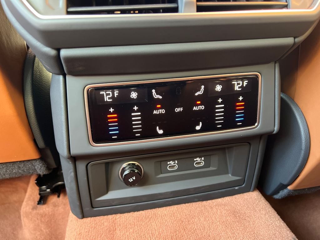 Used 2025 Black Lamborghini SE image 27