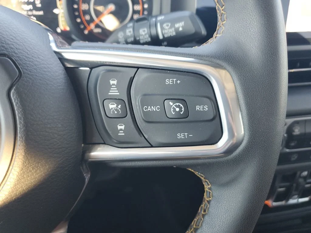 Used 2025 White Jeep 4-Door Sahara 4x4 image 21