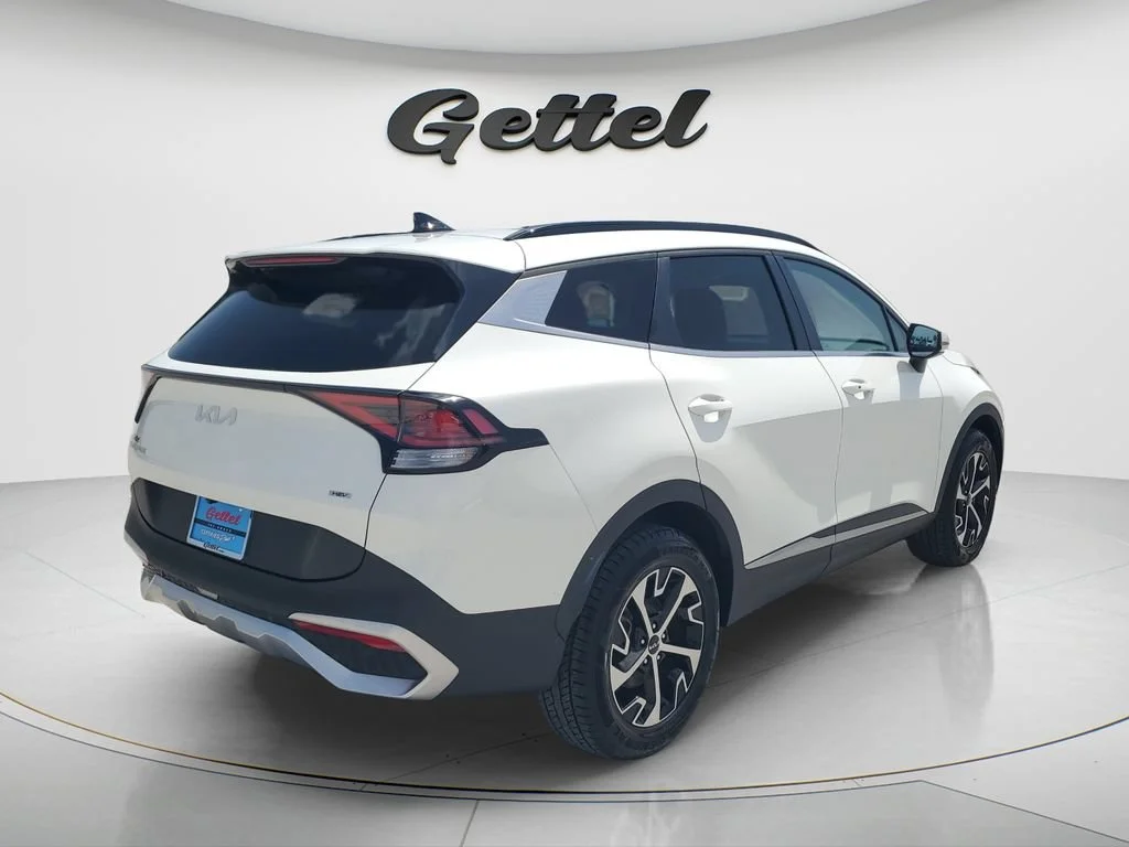 Used 2023 White Kia EX image 5