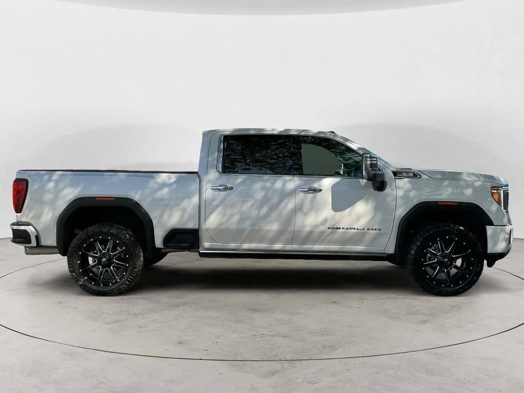 Used 2021 WHITE FROST TRICOAT GMC Denali image 7