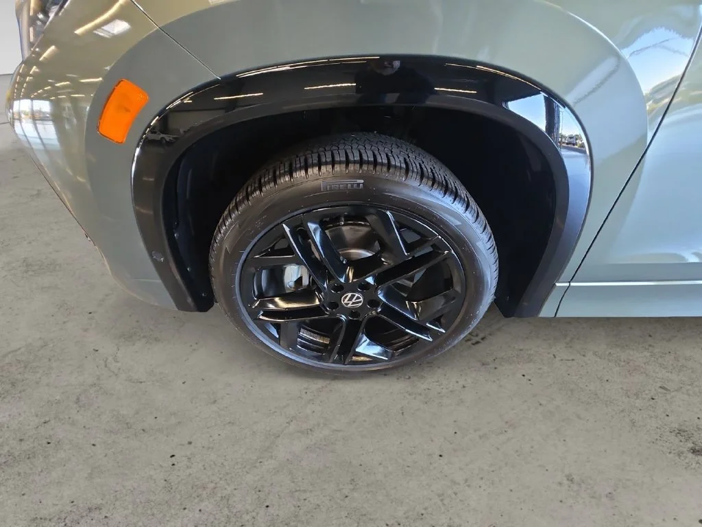 Used 2026 Green Volkswagen SE R-Line Black image 13