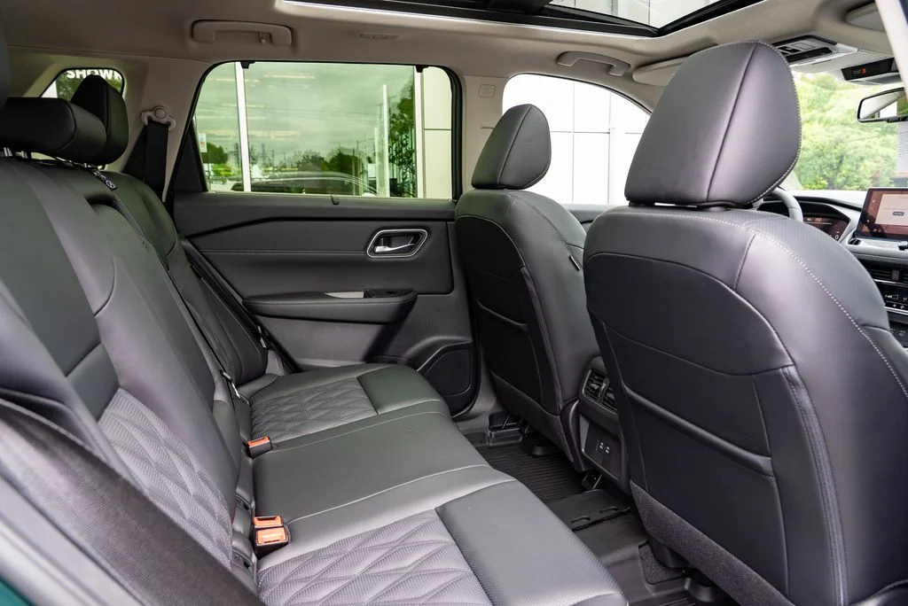 New 2026 Obsidian Green Pearl Nissan Platinum image 26