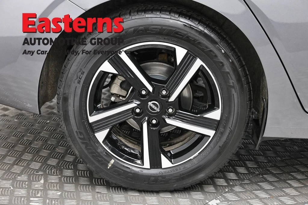 Used 2024 Gray Nissan SV image 30
