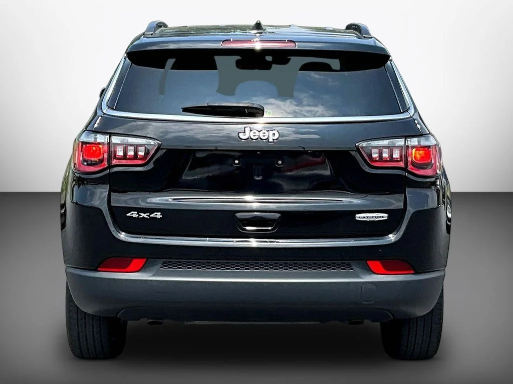 Used 2024 Diamond Black Jeep Latitude image 5