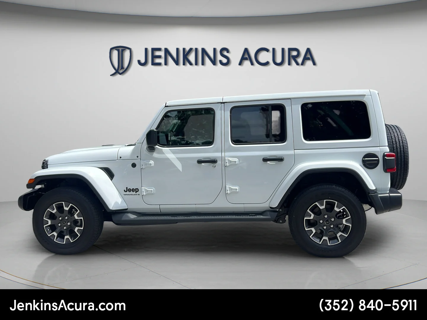 Used 2026 Bright White Clearcoat Jeep Sahara image 6