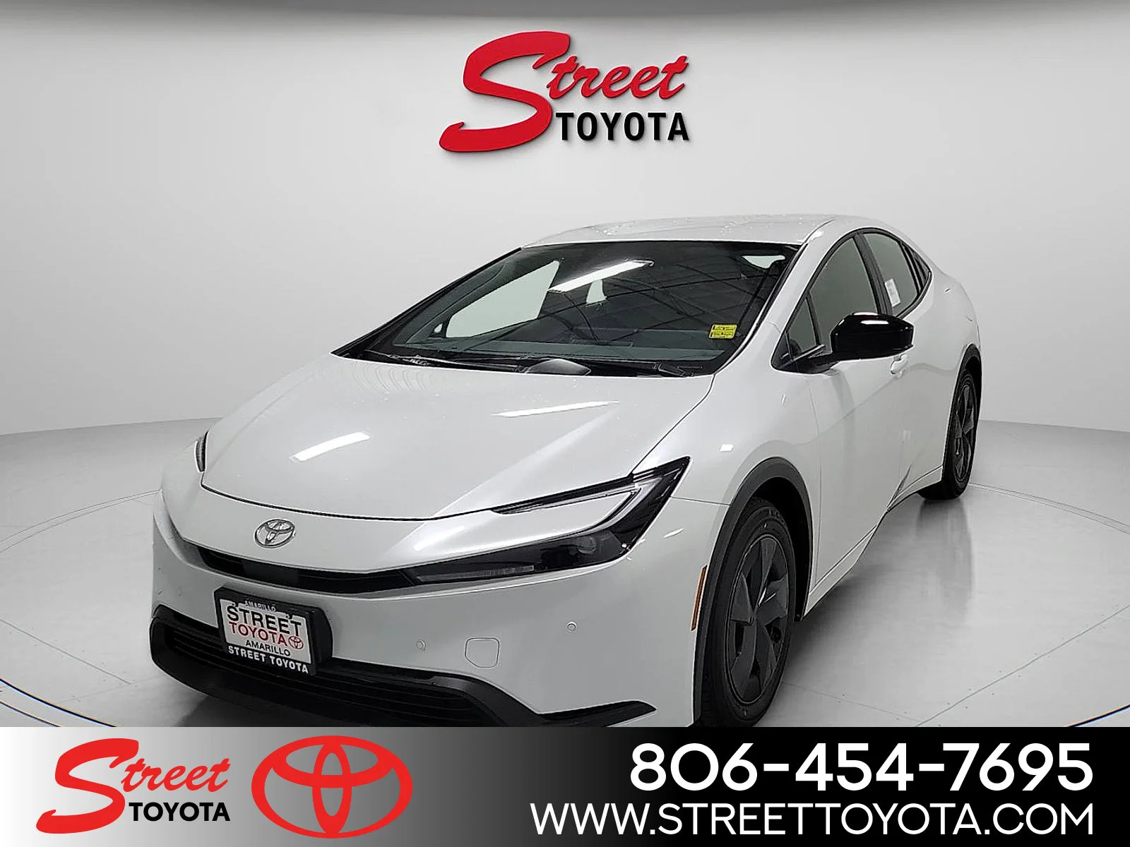 2026 Toyota Prius LE FWD's photo