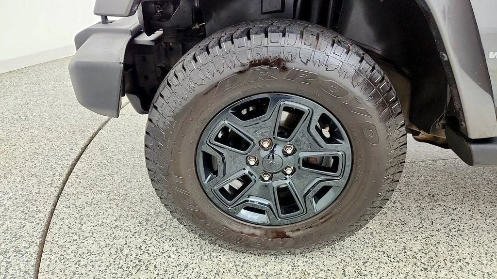 Used 2017 Granite Crystal Metallic Clearcoat Jeep Sahara 4x4 w/ Heated Seats, Remote Start & Connectivity Pkg image 9