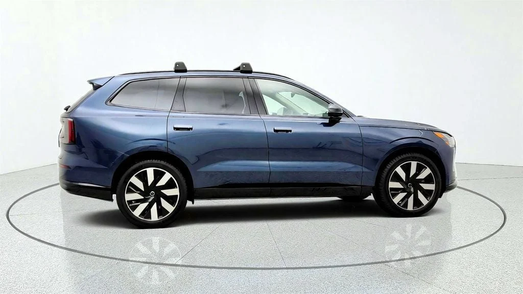 Used 2025 Denim Blue Metallic Volvo Twin Motor Performance Ultra 7-Seater w/ Bowers & Wilkins Audio image 4