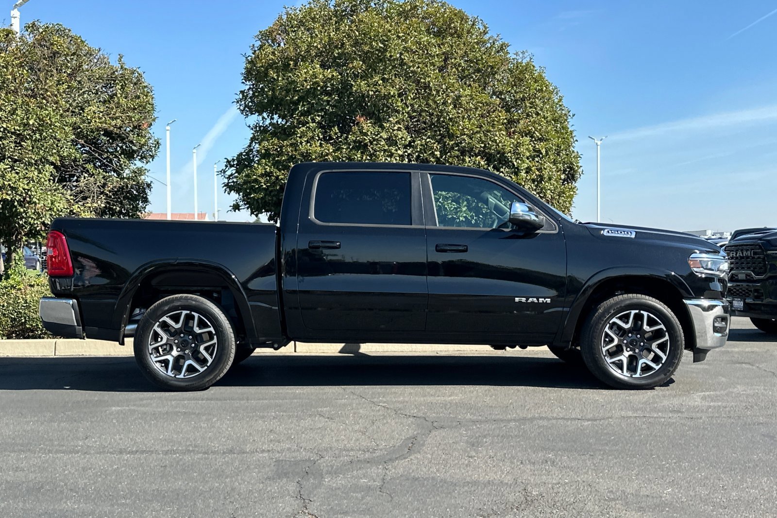 View vehicle photo 3