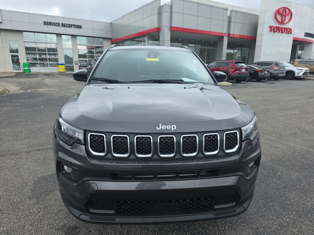 Used 2023 Gray Jeep Latitude image 3