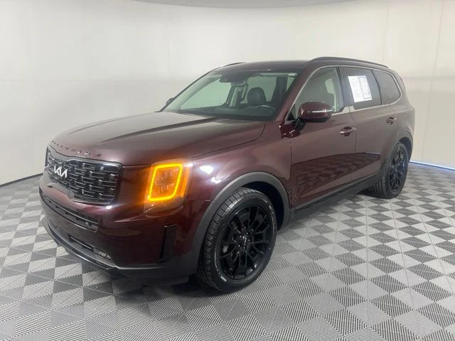 Used 2022 Purple Kia SX image 3