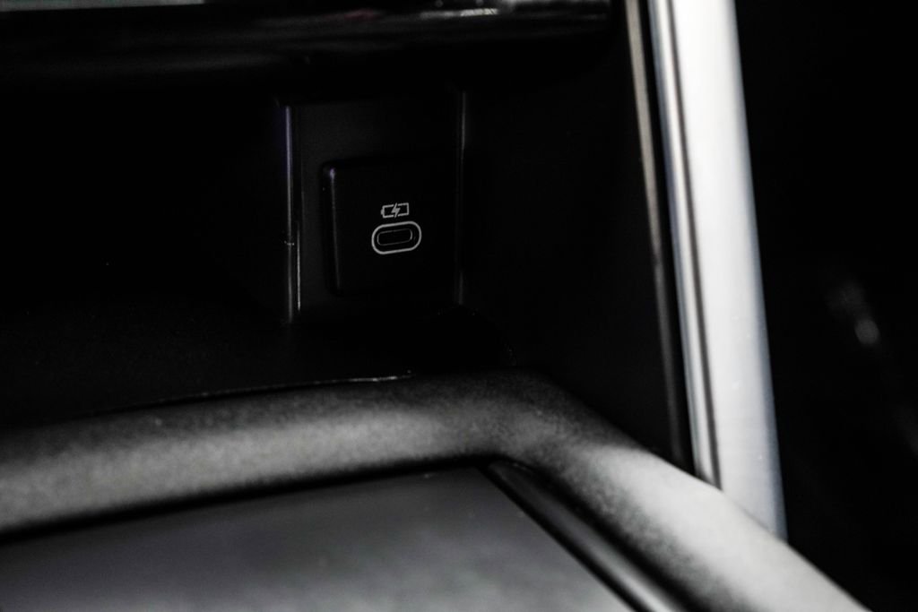 Used 2022 Black Land Rover HSE R-Dynamic image 29