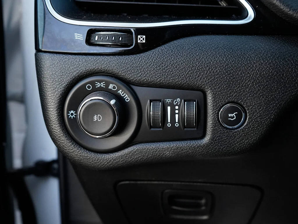 Used 2023 Bright White Clearcoat Jeep Altitude Lux image 17