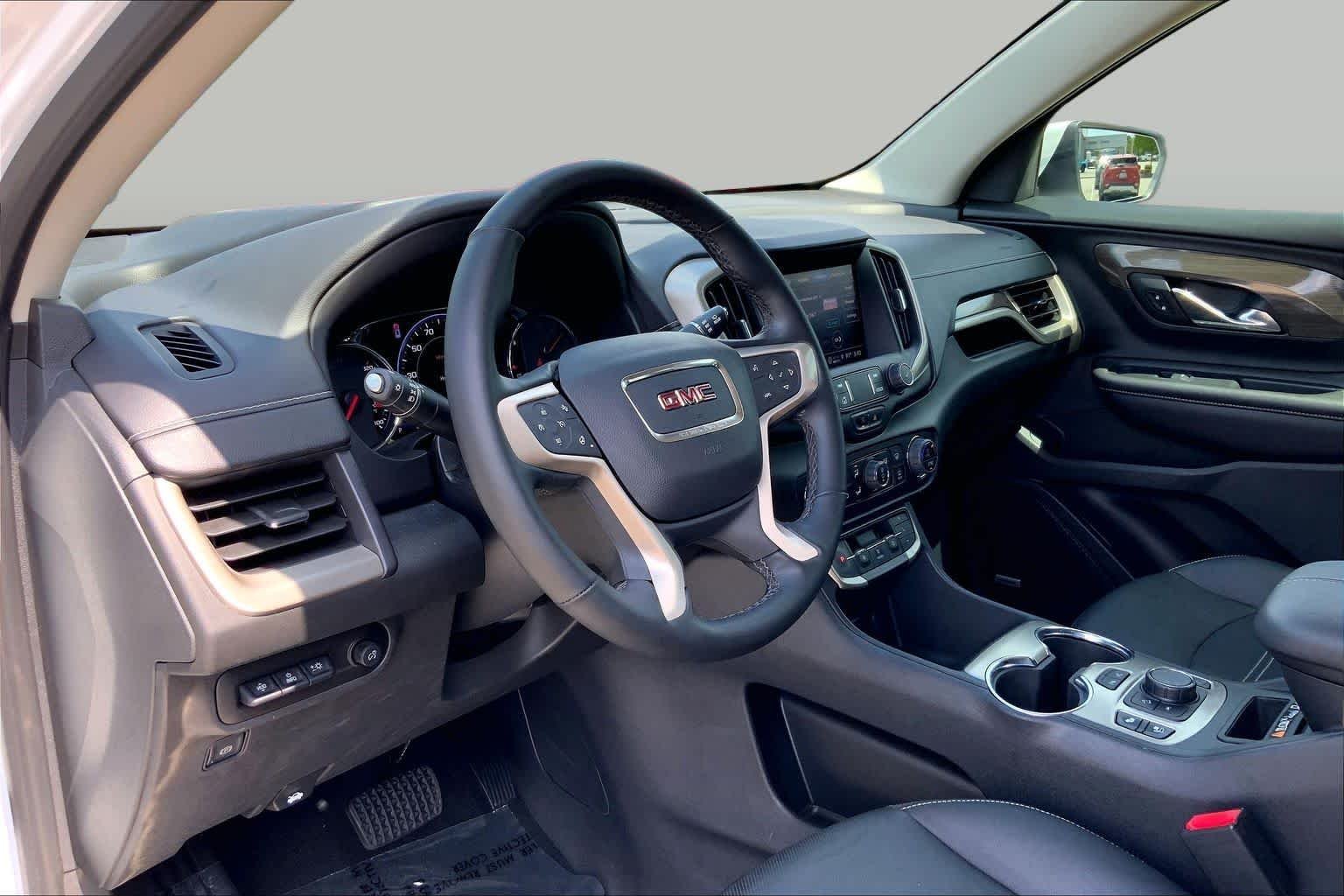 Used 2023 White Frost Tricoat GMC Denali image 18
