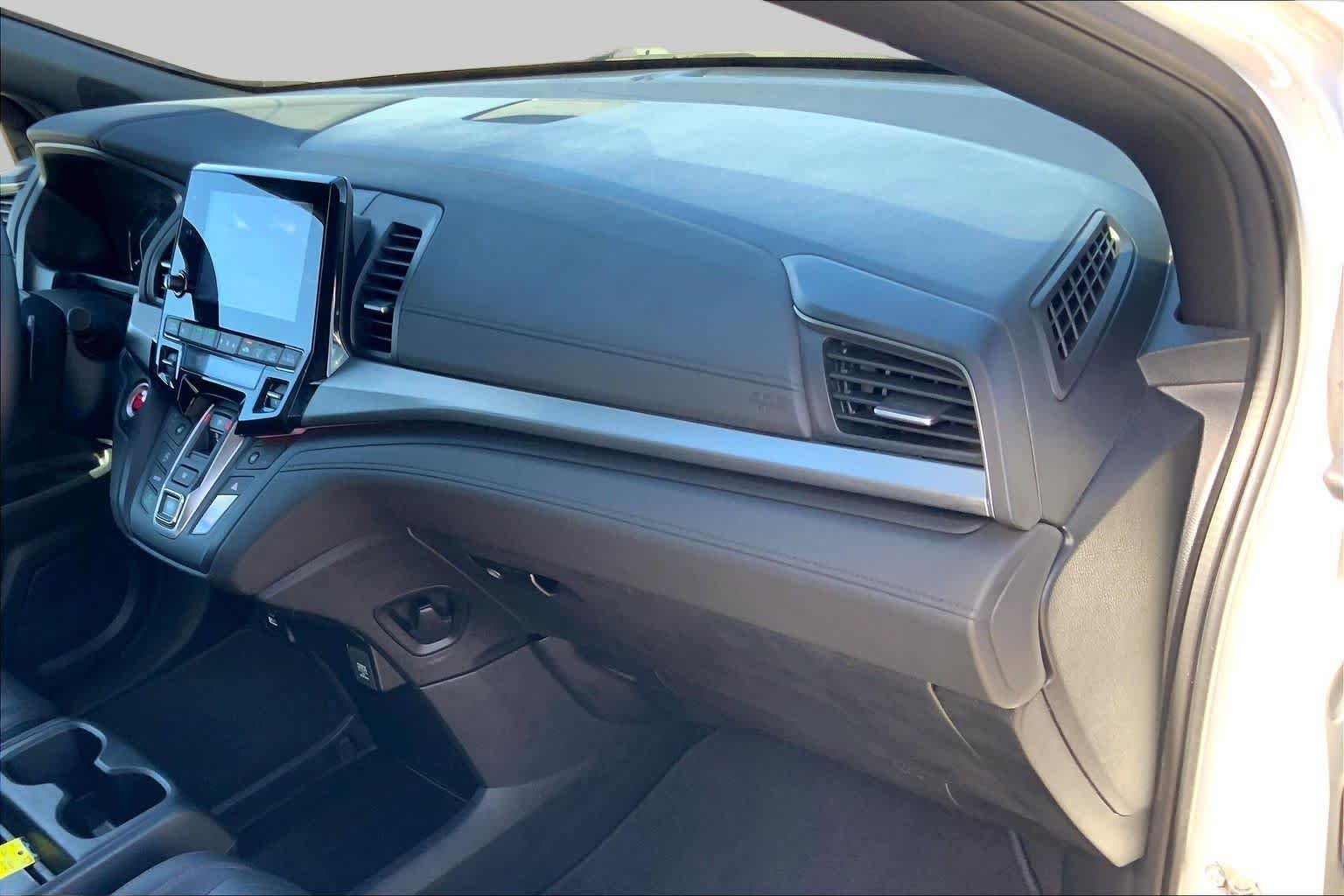 Used 2024 Platinum White Pearl Honda Sport image 19
