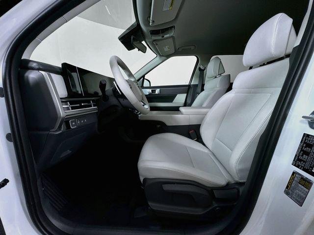New 2027 White Hyundai SE FWD image 33