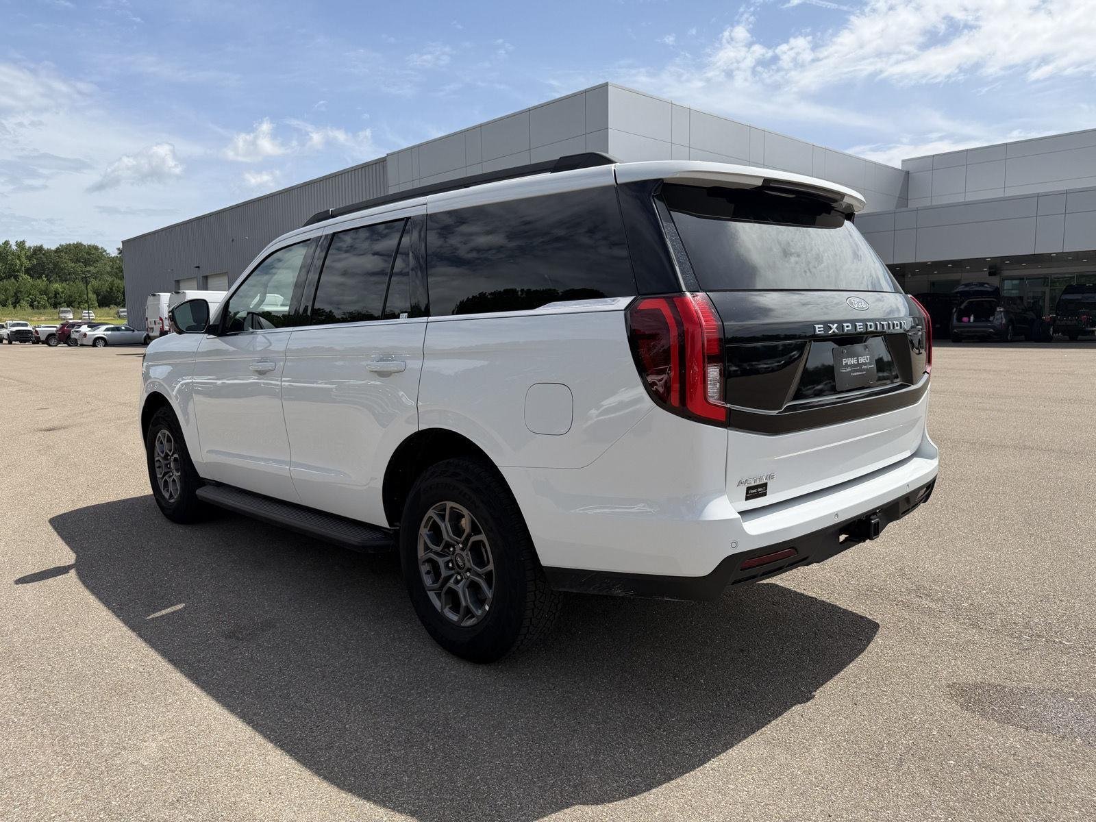 Used 2025 Oxford White Ford Active image 4