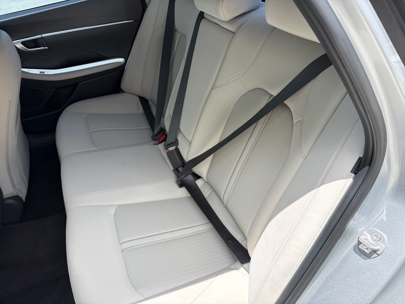 Used 2024 Silver Hyundai SEL image 32
