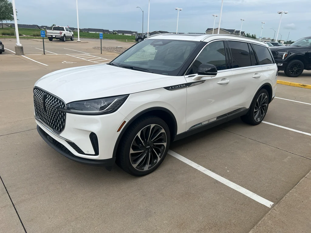 New 2026 Pristine White Metallic Tri-Coat Lincoln Reserve® image 4