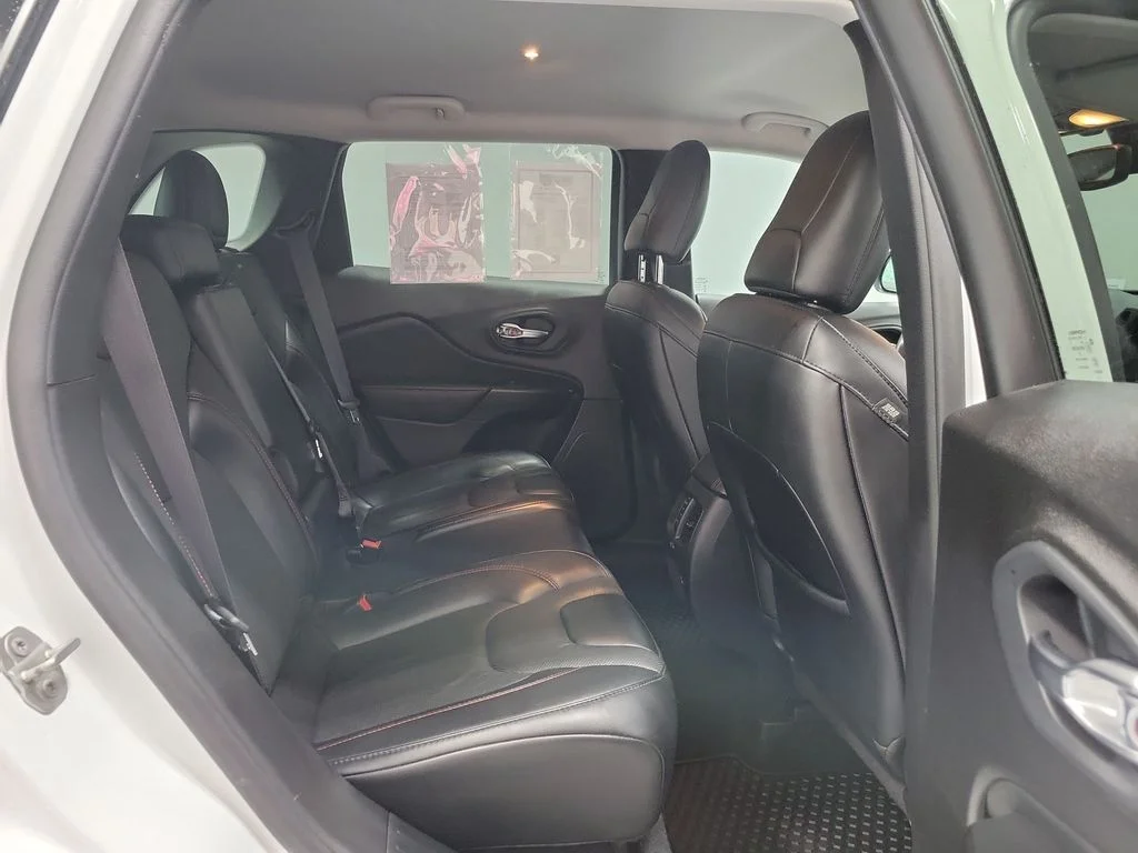 Used 2022 White Jeep Trailhawk image 18