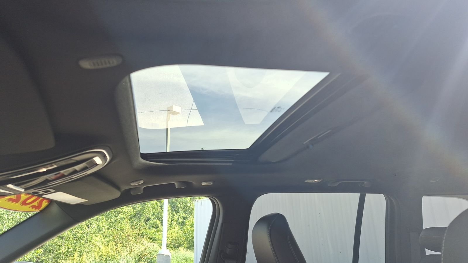 New 2026 Bright White Clear-Coat Exterior Paint Jeep Altitude image 28