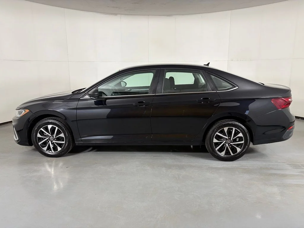 Used 2025 Black Volkswagen 1.5T S image 5