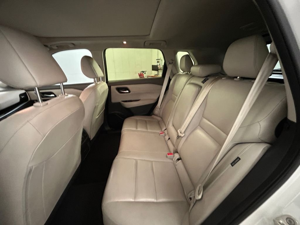 Used 2023 White Nissan SL image 19