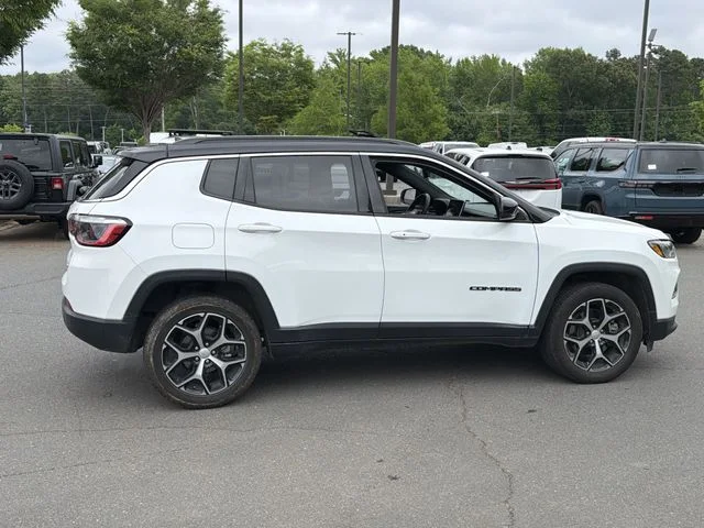 Used 2024 White/off-white Jeep Limited image 12