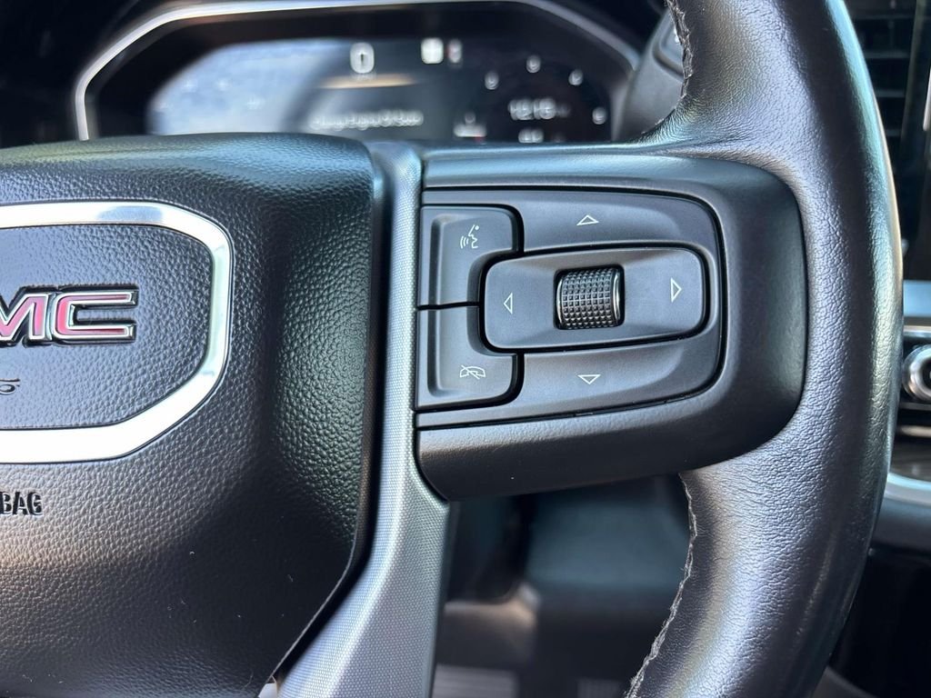 Used 2022 Silver GMC Elevation image 19